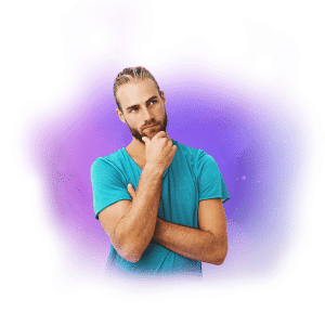 Muž v tyrkysovém tričku přemýšlí na barevném fialovo-růžovém pozadí.