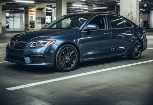 Tmavě modré auto zaparkované v podzemní garáži nákupního centra