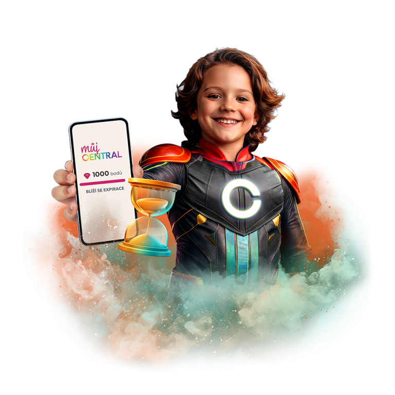Chlapec v kostýmu superhrdiny drží telefon s aplikací Můj Central ukazující 1000 bodů a nápisem "Blíží se expirace", vedle přesýpacích hodin.