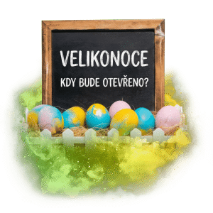 Tabule s nápisem "Velikonoce: Kdy bude otevřeno?" obklopená barevnými velikonočními vajíčky ve slámě.