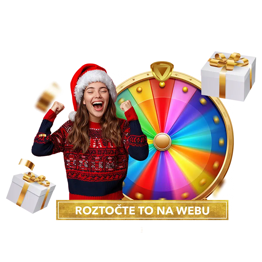 Žena v santa čepici u vánočního kola štěstí
